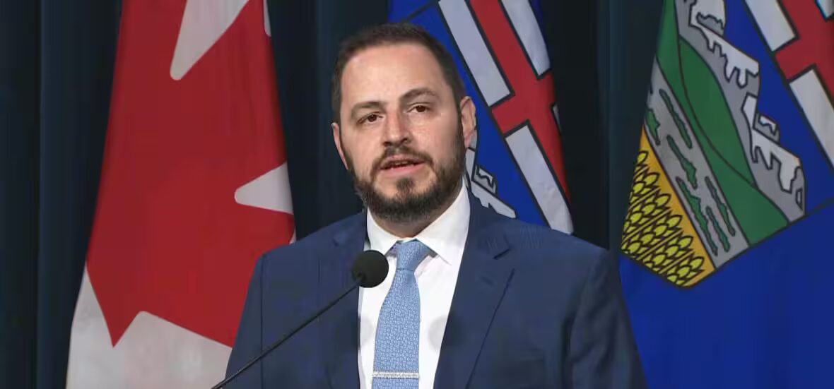 ministre - Le ministre de l'Éducation accuse le syndicat de « jouer à la politique » avec les élèves de l'Alberta à cause de la menace de grève