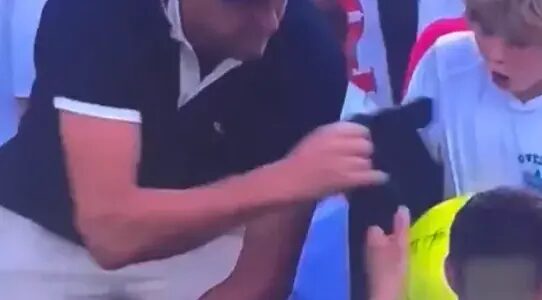 Casquette - Les Dégâts Collatéraux du Vol d'une Casquette au US Open : Un Flot de Critiques Négatives Plonge Google dans la Confusion sur l'Entreprise Erronée