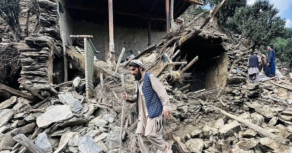 Prohibition - La Tragédie du Tremblement de Terre : La Prohibition du Contact Entre Femmes et Hommes Met en Danger la Vie des Afghanes
