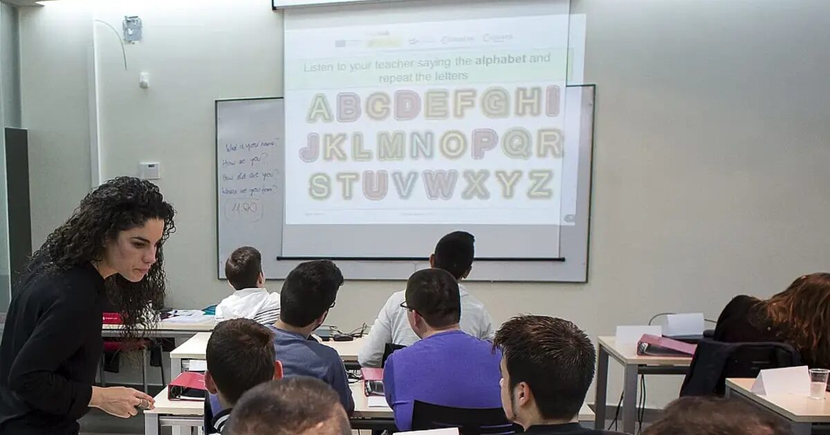 éducation - L'OCDE met en lumière deux fléaux de l'éducation espagnole : un tiers des adultes a un faible niveau de compréhension en lecture et l'Espagne est de nouveau en tête de l'UE pour les 'ninis'