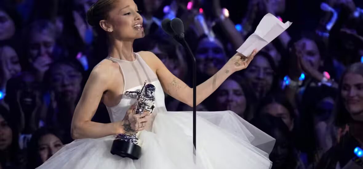 performances - Ariana Grande et Lady Gaga éblouissent avec de grandes performances et des victoires aux MTV Video Music Awards