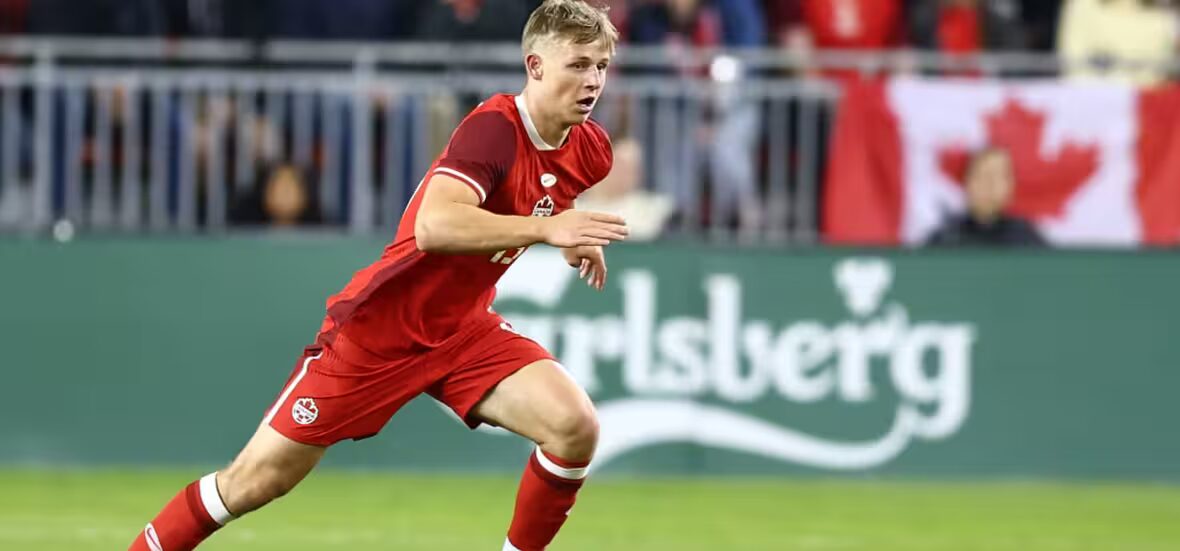 défenseur - Luc De Fougerolles, le défenseur ascendant, ancre la défense canadienne lors d'une victoire sans encaisser de but contre le Pays de Galles
