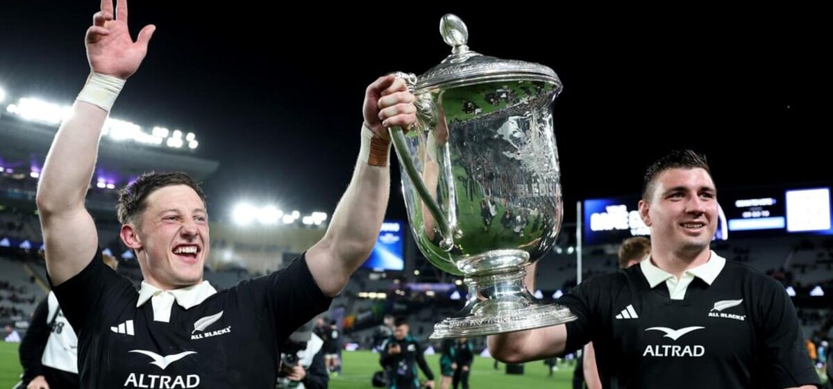 All - Les All Blacks battent l'Australie pour conserver la Coupe Bledisloe pour la 23e année consécutive