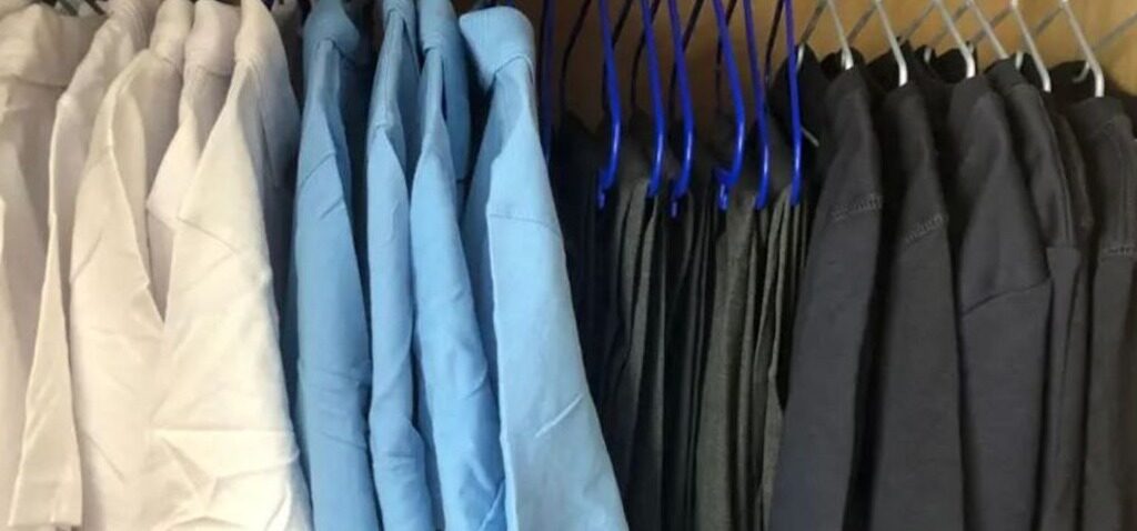 uniformes - Une œuvre de charité fait don d'uniformes scolaires d'une valeur de 3 000 £