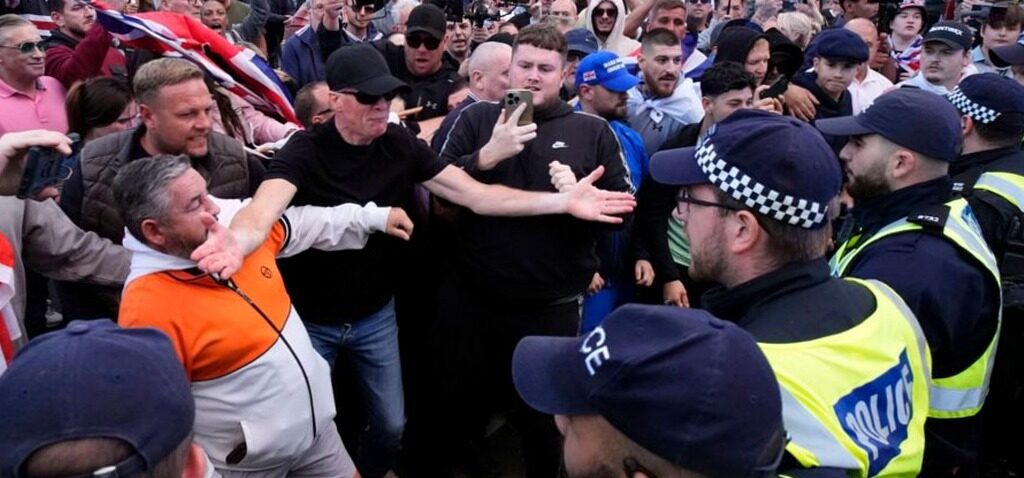Arrestations - Deux Arrestations Lors de Confrontations Entre Manifestants d'Epping et la Police