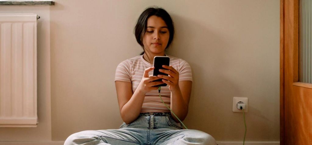 application - L'application de l'interdiction des réseaux sociaux pour les enfants en Australie est possible, mais comporte des risques, selon un rapport.