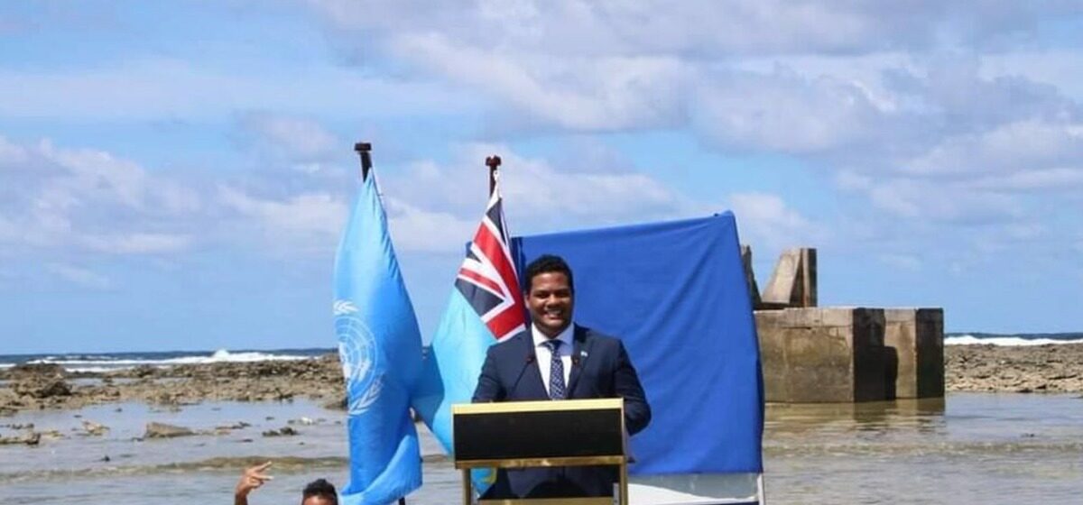 Climat - « Ne Pas Devenir Un Souvenir » : De L’eau Jusqu’aux Genoux, Le Ministre Du Climat De Tuvalu Alerte Sur La Situation Critique De L’Archipel