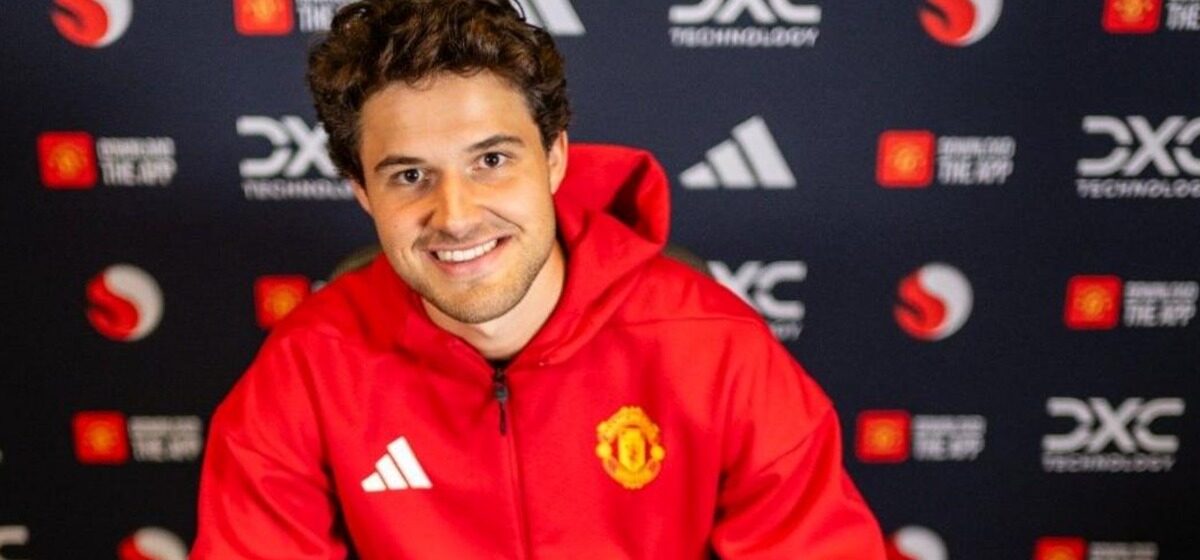 Lammens - Pourquoi Manchester United a-t-il signé Lammens plutôt que le confirmé Martinez ?