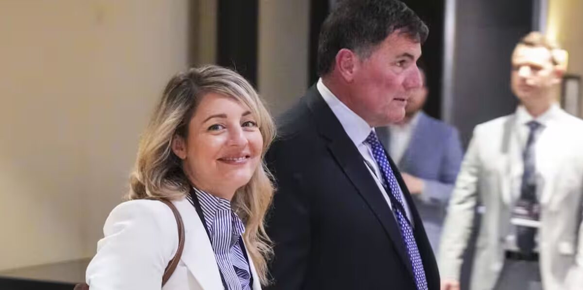 cabinet - Joly et Leblanc répondent aux questions lors du retrait libéral du cabinet