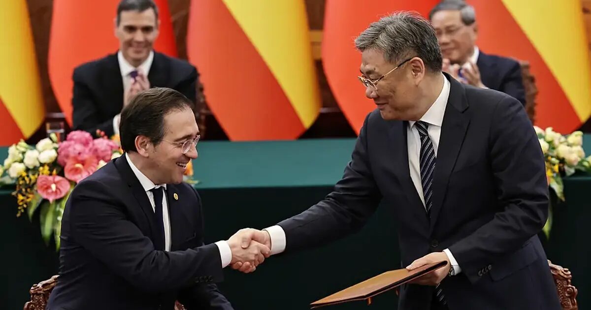 accords - Un défilé de ministres et maires précède la visite des rois en Chine : de plus en plus de délégations établissent des accords commerciaux avec le géant asiatique.