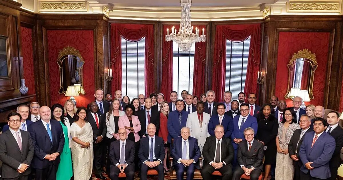 Investissent - Les Cajas De Ahorros Investissent Près De 4 000 Millions De Dollars Par An Dans Des Œuvres Sociales À L'Échelle Mondiale