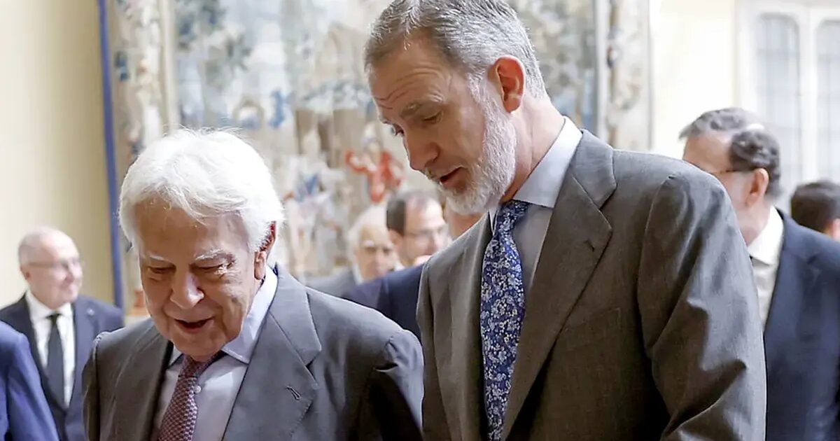 Toison - Felipe VI remet le Toison d'Or à Felipe González, Miguel Herrero et Miquel Roca