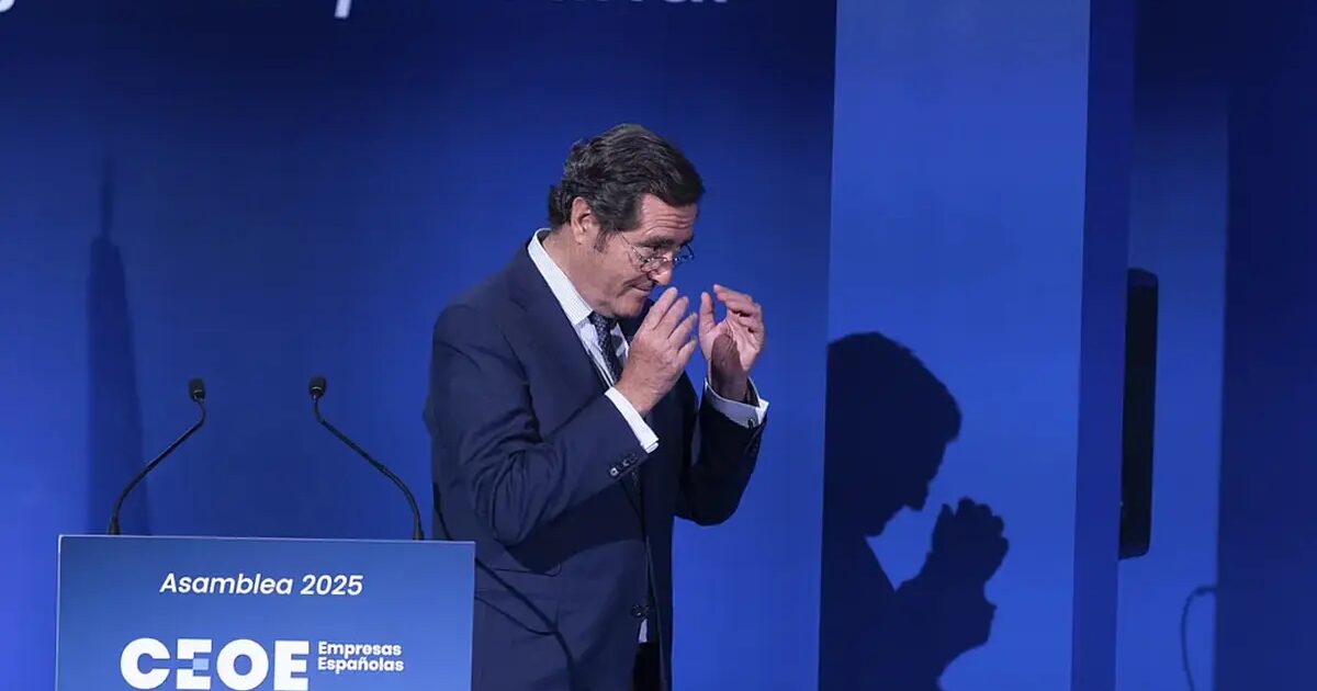 Travailleurs - Ceoe accuse Díaz de contredire de manière "préméditée" le Statut des Travailleurs avec son enregistrement horaire et avertit que c'est inconstitutionnel