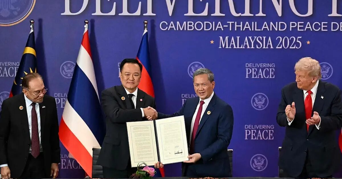 Trump - Dans le Patio Asiatique, Trump se retrouve de nouveau au cœur de l'image en tant que grand pacificateur mondial.