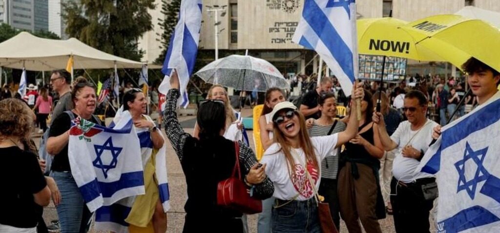 Accord - Des Feux d'Artifice et un Toast à la Vie : Les Israéliens se Réjouissent de l'Accord pour le Retour des Otages