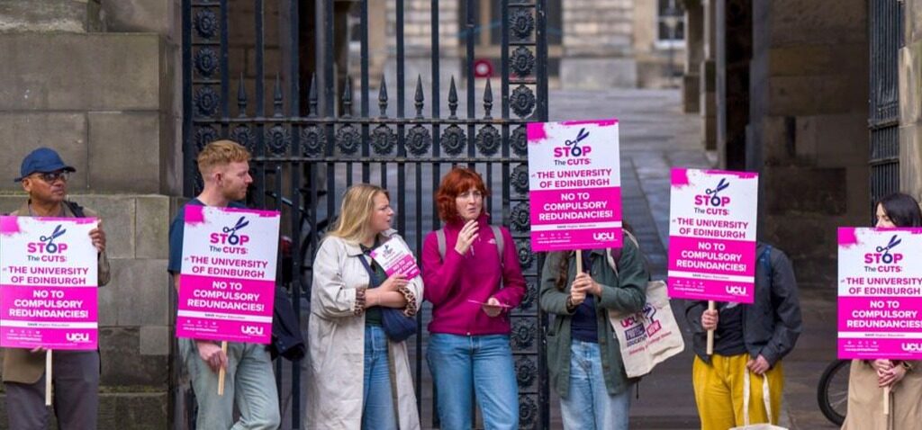 emplois - Des milliers d'emplois universitaires supprimés alors que la crise financière s'aggrave