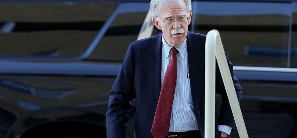 Bolton - L'ancien conseiller de Trump, Bolton, en cour pour répondre à des accusations de mauvaise gestion de documents classifiés