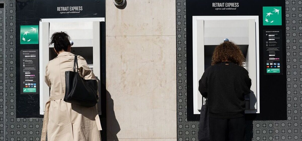 découvert - L'autorisation de découvert bancaire bientôt moins automatique : la solvabilité sera examinée