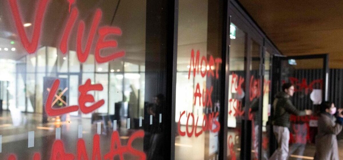 Hamas - « Mort aux colons », « Vive le Hamas » : Des graffitis découverts à Sciences Po Strasbourg, l’établissement porte plainte