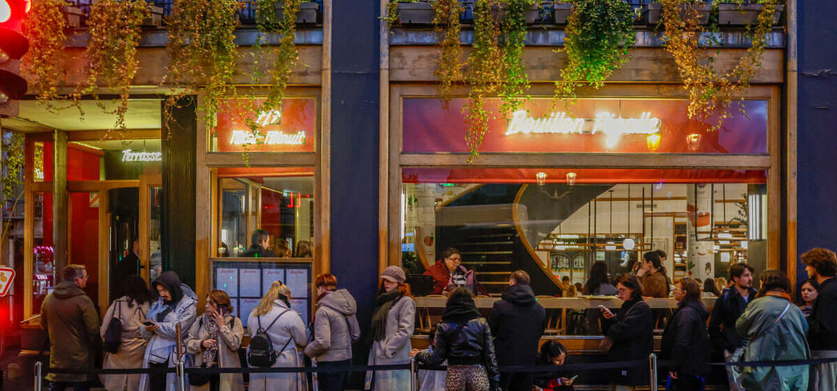 Attente - « Ça Fait Partie Du Jeu » : Pourquoi Les Parisiens Sont-Ils Si Attirés Par L'Attente Devant Les Restaurants Et Boutiques Tendance ?