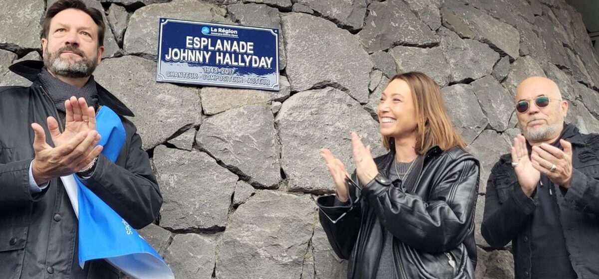 Johnny - « C'est la première fois que j'inaugure un lieu en mémoire de mon père : une place Johnny Hallyday inaugurée par Laura Smet en Auvergne »