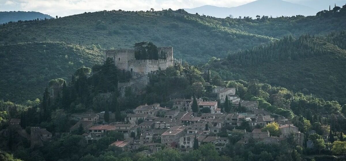 Château - Près de Perpignan, un appel aux souvenirs pour raconter l'histoire du Château de Castelnou, celui de l'espionne américaine.
