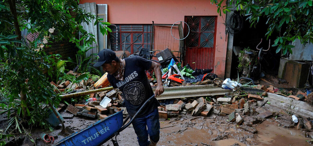 Mexique - Pluies torrentielles au Mexique : le bilan s'alourdit à au moins 64 morts et 65 disparus