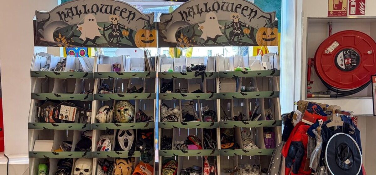 Halloween - Bonbons, Décoration, Déguisements… Comment Halloween Stimule La Consommation