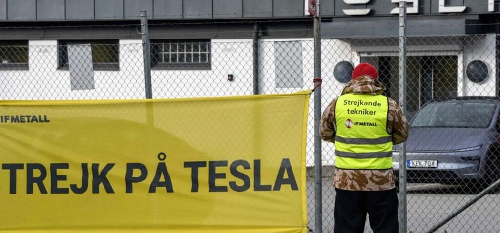 travailleurs - Les travailleurs suédois frappants défient le constructeur automobile Tesla