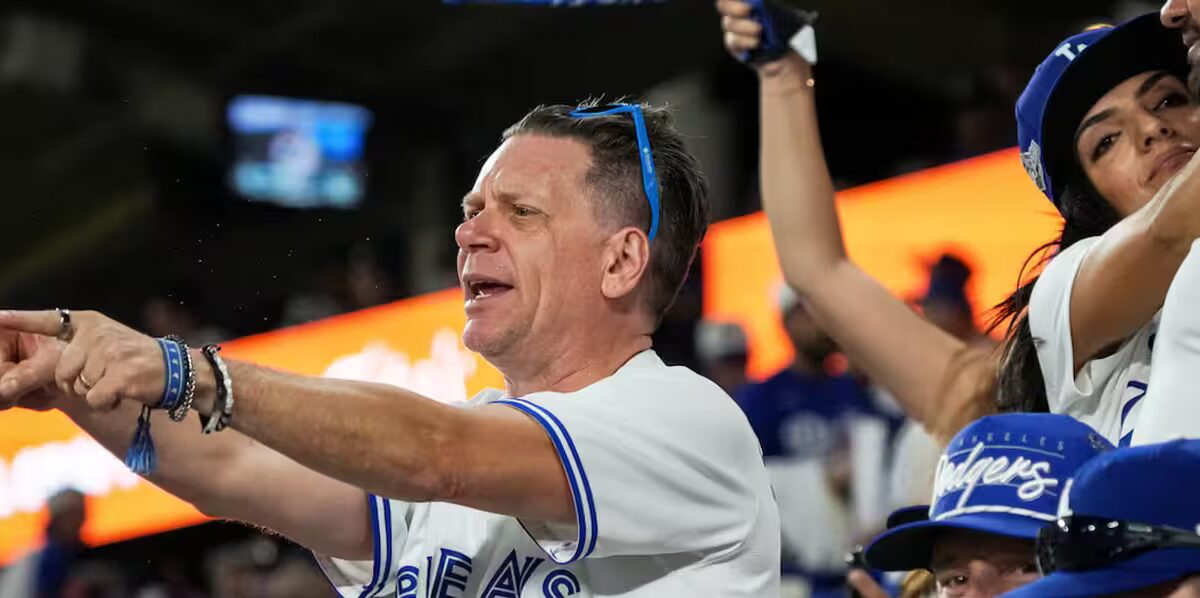 baseball - Les Blue Jays garantissent plus de baseball des World Series à Toronto avec leur victoire lors du match 4, et les fans sont ravis