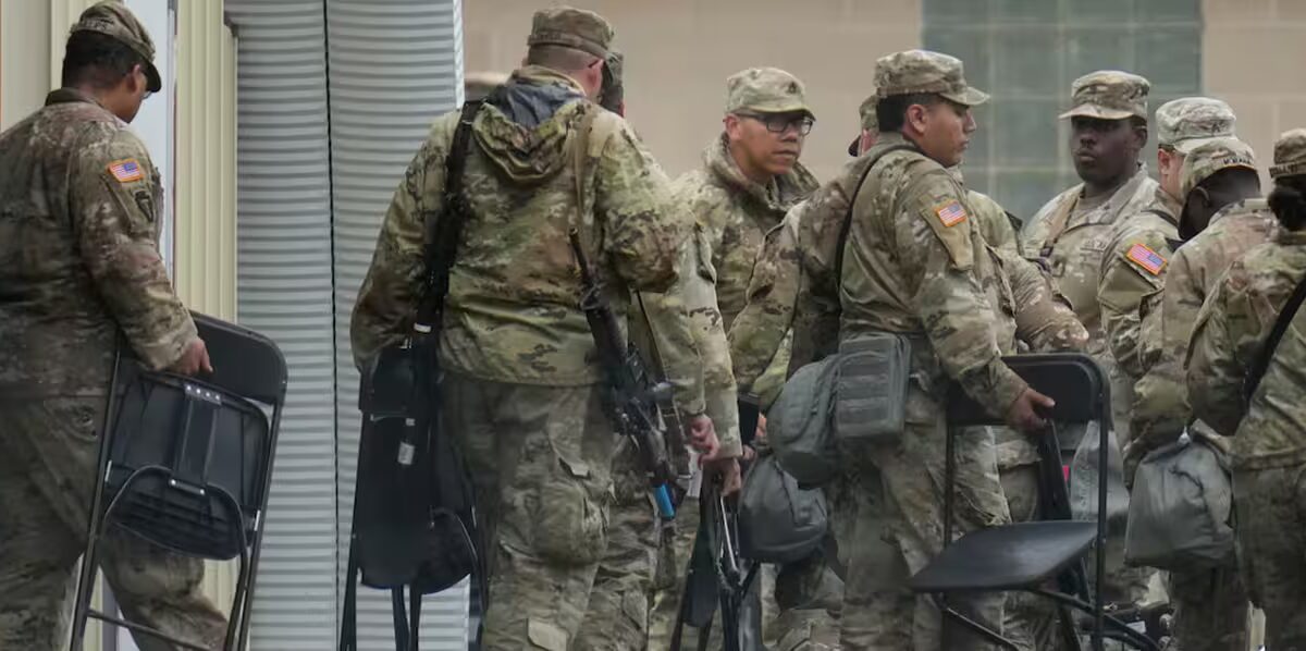 juge - Un juge bloque temporairement le déploiement des troupes de la Garde nationale en Illinois