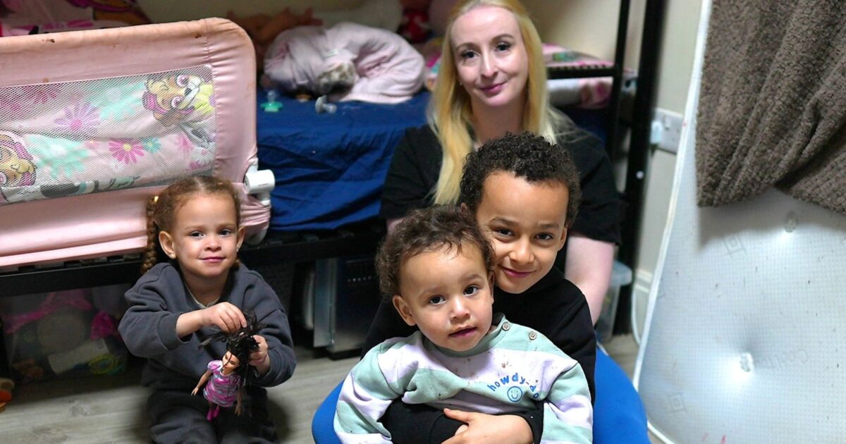 enfance - Regardez : « Mes enfants ont perdu une année de leur enfance » - Une famille déplacée d'hôtel en hôtel en raison de la crise du logement