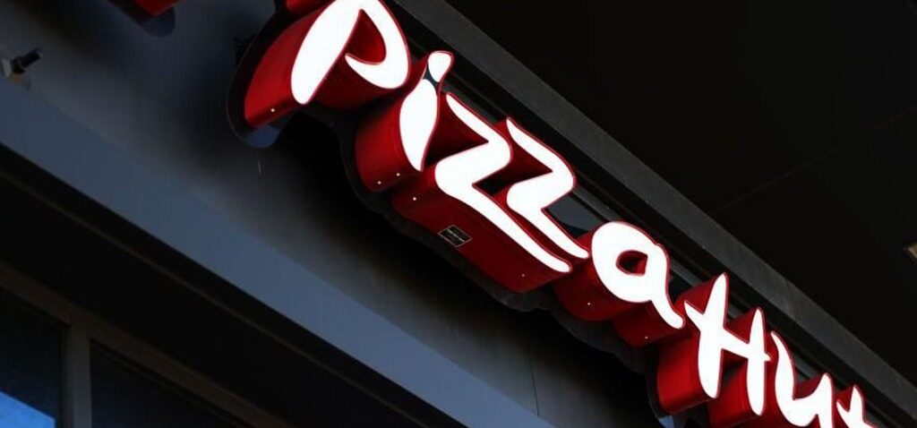 Vente - La société mère de Pizza Hut envisage la vente de la chaîne en difficulté