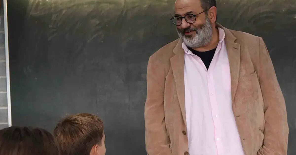 professeur - Le professeur qui fait travailler les élèves en difficulté émotionnelle : "Je vois chez les enfants hyperprotégés des symptômes similaires à ceux des enfants abandonnés"