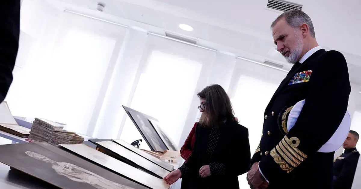 leader - Feijóo, avec Sánchez en voyage, le seul leader politique à accompagner le roi lors de l'événement du Congrès qui commémore le début de la transition