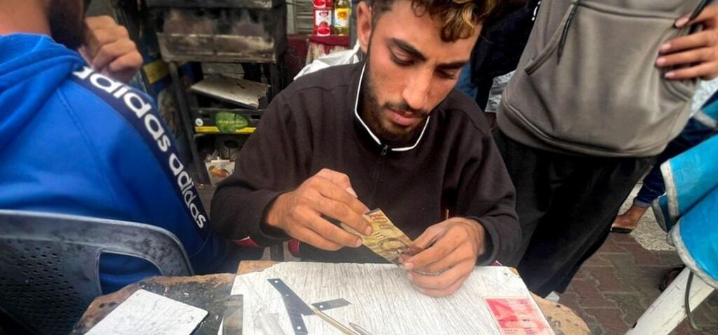 billets - Pourquoi je passe des heures à réparer minutieusement des billets de banque ?