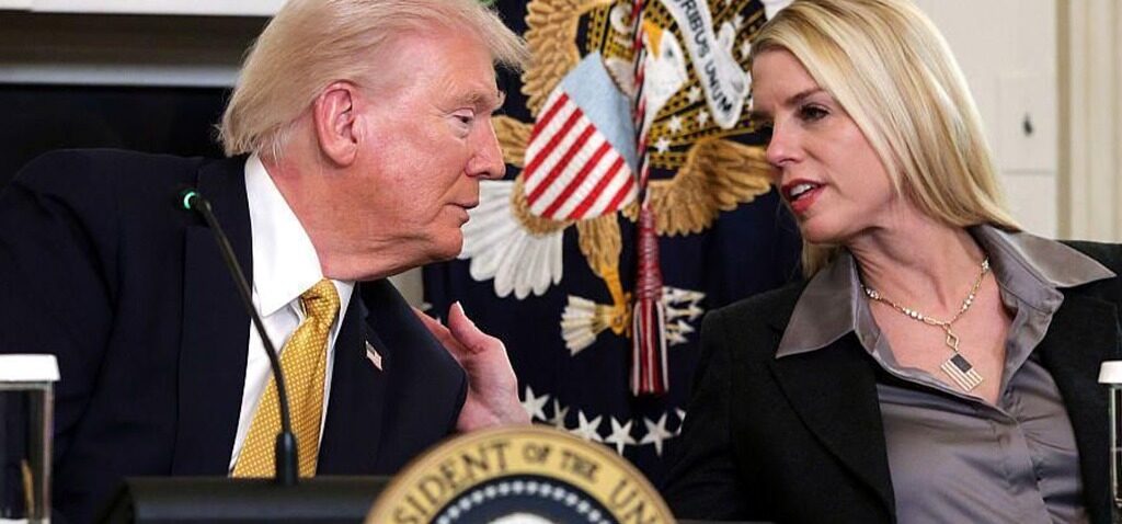 enquête - Trump va ordonner une enquête sur les liens présumés d'Epstein avec Clinton et les banques