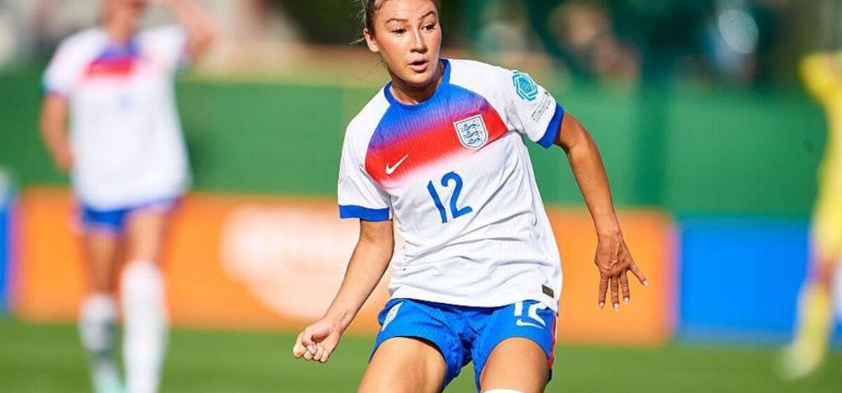 star - Pourquoi la star montante multilingue Parkinson a-t-elle choisi l'Angleterre ?