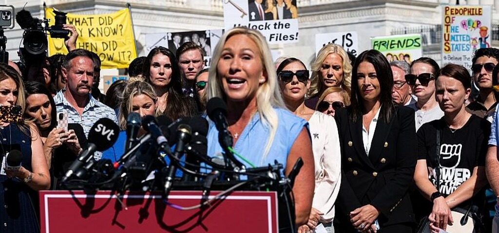 Congrès - Marjorie Taylor Greene, personnalité républicaine de premier plan, quitte le Congrès après son conflit avec Trump