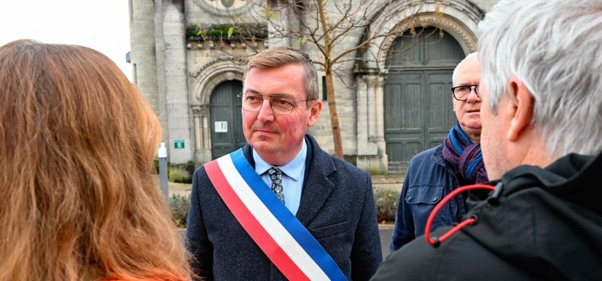 Maire - Messe Pro-Pétain à Verdun : Le Maire de la Ville Dépose une Plainte Contre un Militant d'Extrême Droite