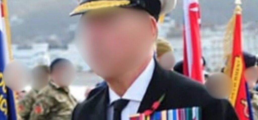 Arrestation - Arrestation d'un homme suspecté de se faire passer pour un amiral de la Marine lors d'un événement commémoratif