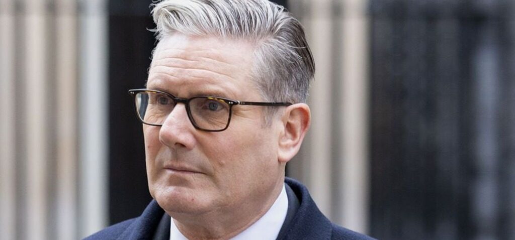 Starmer - Starmer se battra contre les tentatives de remplacement, affirment ses alliés.