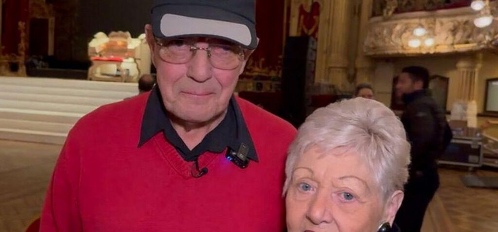 couple - Un couple danse une dernière fois au Blackpool Ballroom avant leur déménagement en maison de retraite