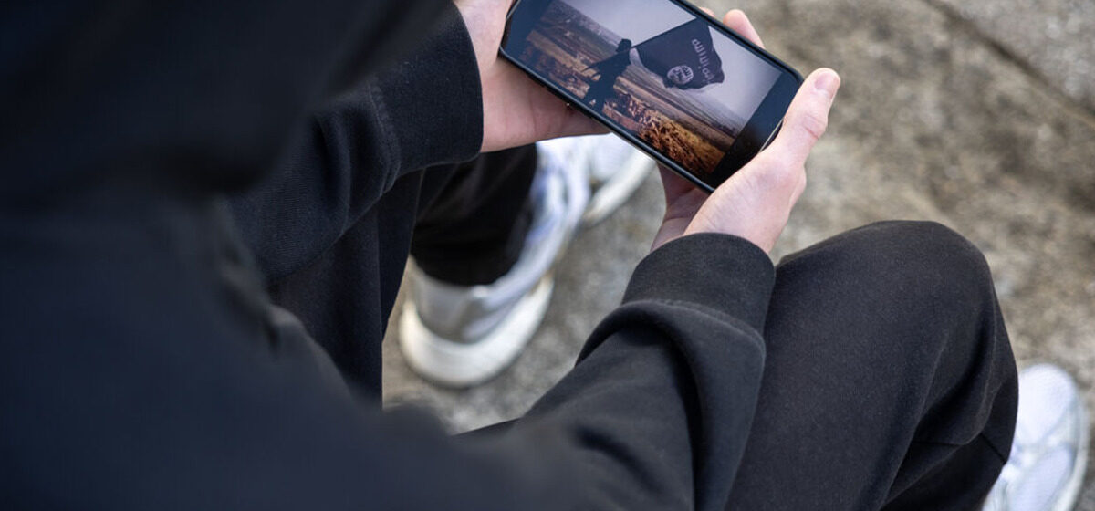 hommage - « Je veux rendre hommage à Ben Laden » : Trois femmes au cœur d'un projet d'attentat kamikaze à Paris