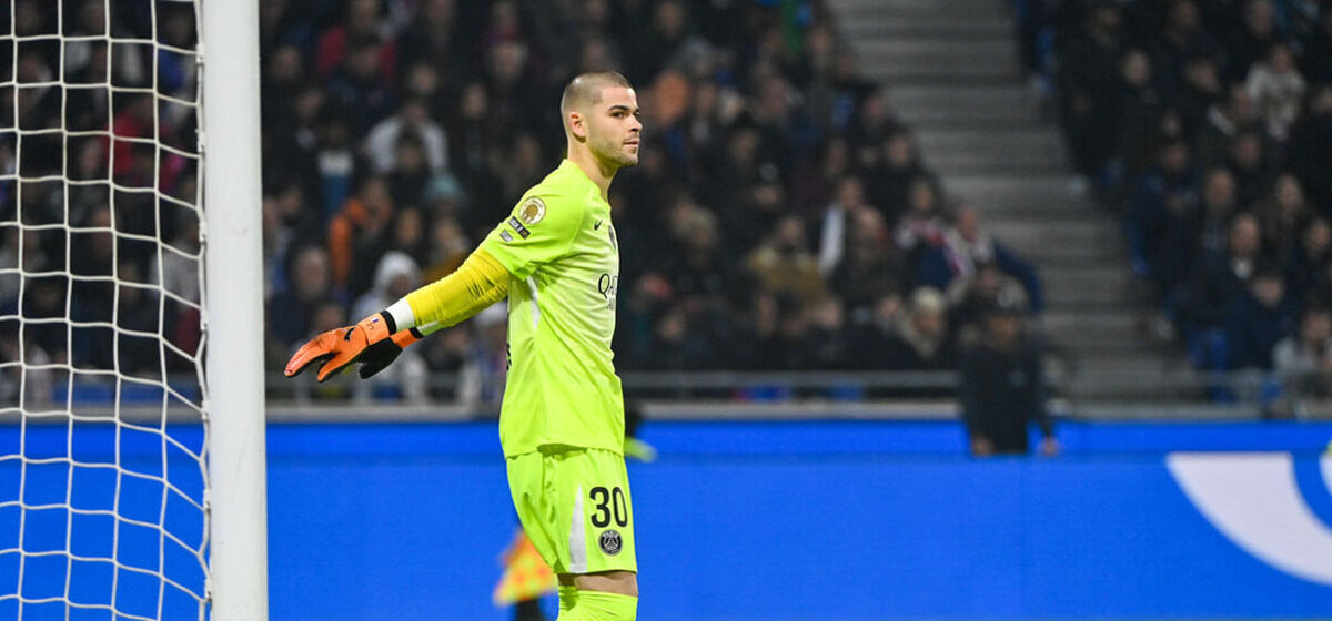 Maitland-Niles - Ol - PSG : La vidéo du sublime lob de Maitland-Niles qui surprend Lucas Chevalier