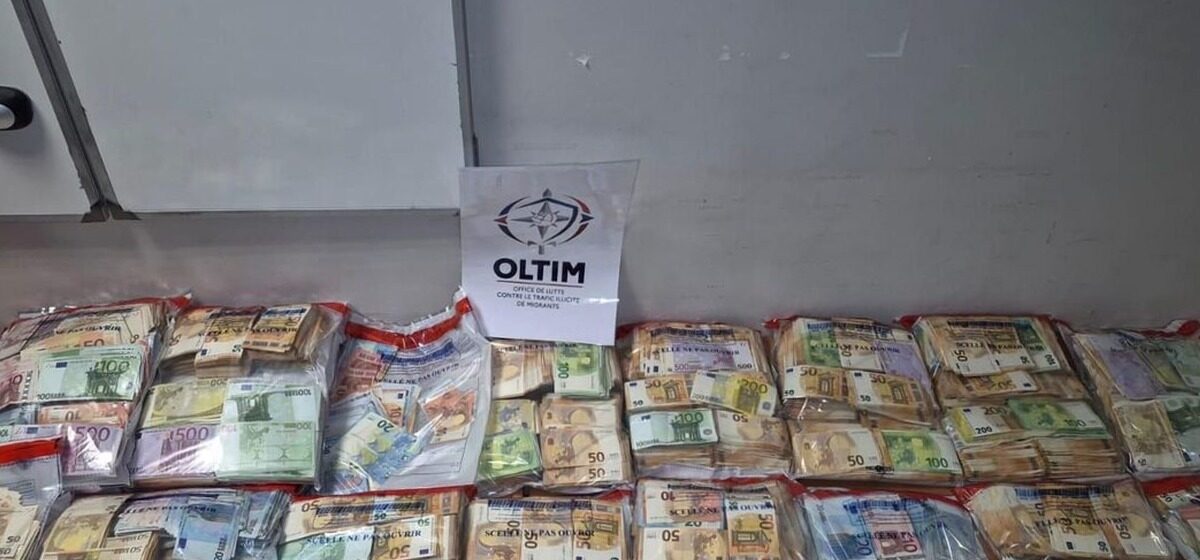 Marseille - À Marseille, des policiers découvrent plus de 1,5 million d'euros en liquide dans une maison