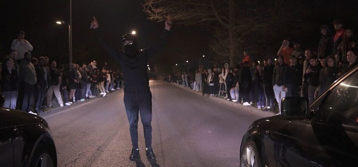véhicules - 800 véhicules et 3 000 personnes sur un parking : un rassemblement illégal de tuning perturbé par des heurts dans l'Ain