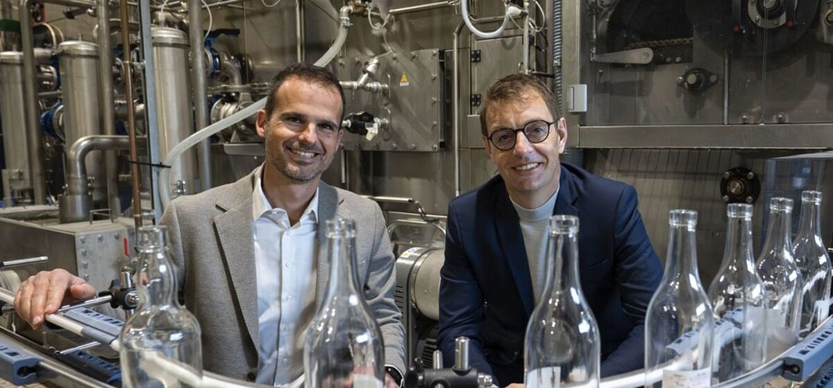 société - « Il suffit de le laver et c’est reparti ! » : Cette société réussit le défi du réemploi du verre