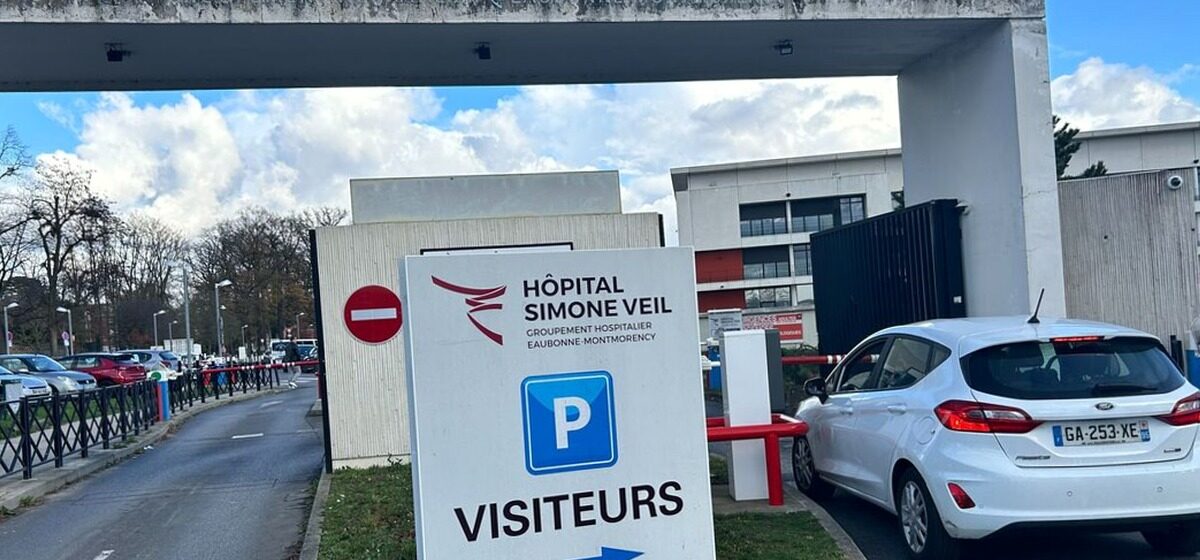 hôpital - « Ils font de l'argent sur notre détresse » : Pourquoi se garer à l'hôpital coûte-t-il si cher ?