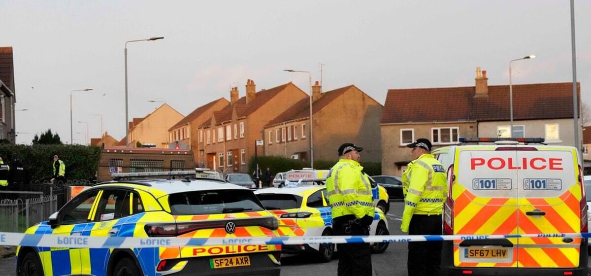 Parents - « Ils N’avaient Aucune Preuve » : Des Parents D’élèves Britanniques Placés En Garde à Vue Pour Messages WhatsApp